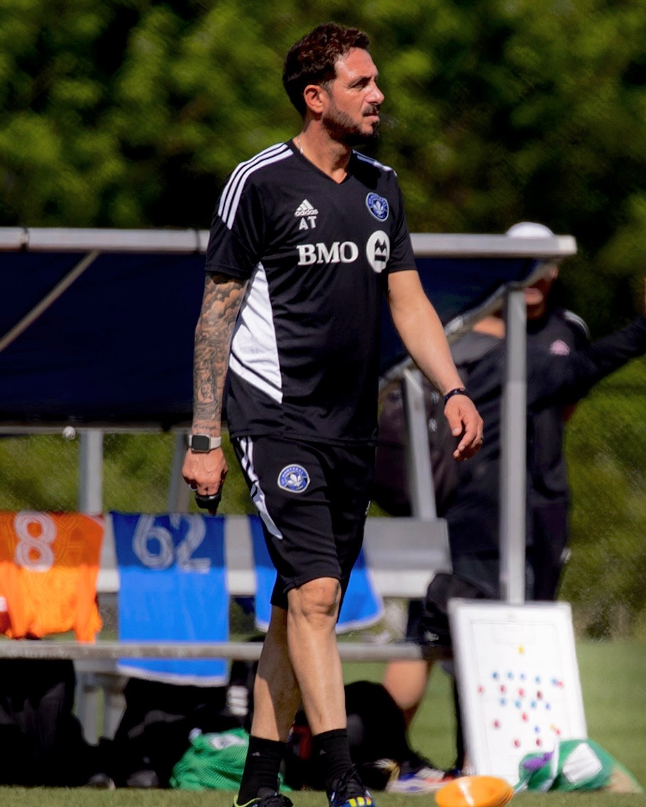 Asterios Themelis on the touchline during a CF Montréal training session
